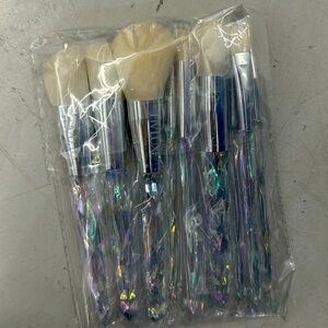 Title:
Luxurious Clear Crystal Makeup Brushes – Elevate Your Beauty Routine